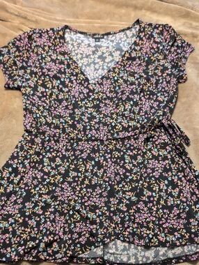 torrid Black Floral Top with Pink and Light Blue Blooms Size 00 (10)